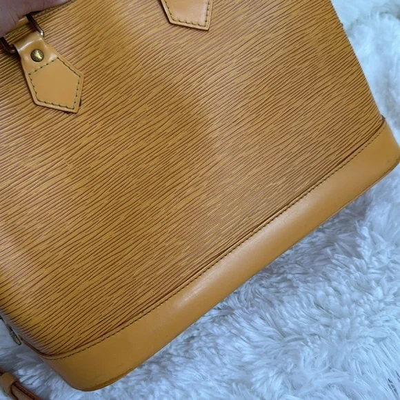 Louis Vuitton Vintage Handbag Yellow Epi Alma Leather (will include storage bag) - Picture 7 of 16
